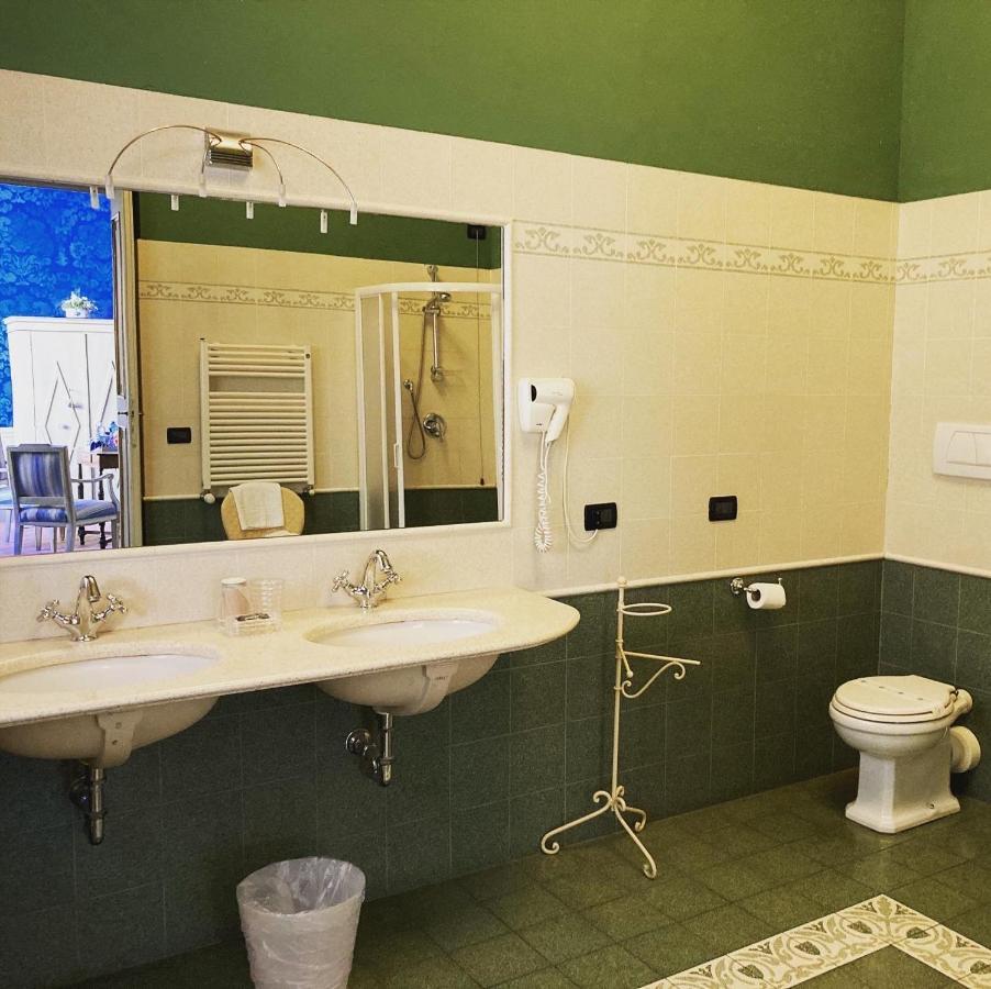 Palazzo Tucci Residenza D'Epoca Bed & Breakfast ลุคคา ภายนอก รูปภาพ