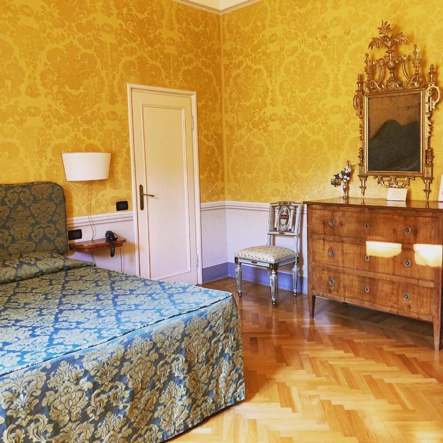 Palazzo Tucci Residenza D'Epoca Bed & Breakfast ลุคคา ภายนอก รูปภาพ