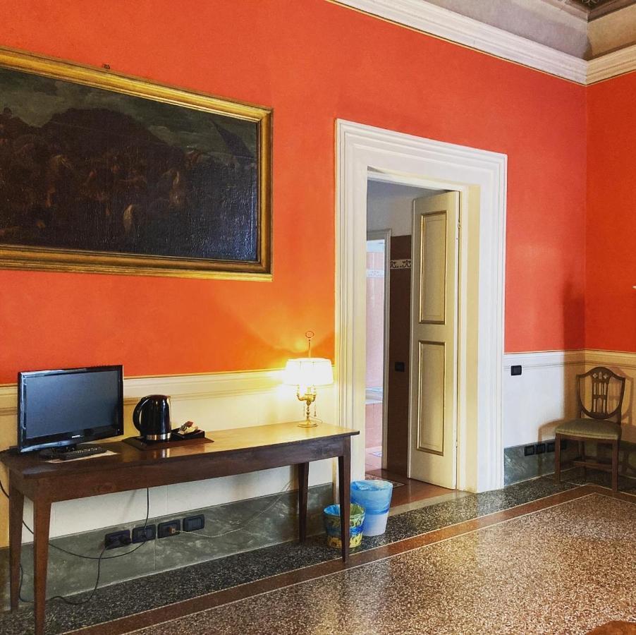 Palazzo Tucci Residenza D'Epoca Bed & Breakfast ลุคคา ภายนอก รูปภาพ