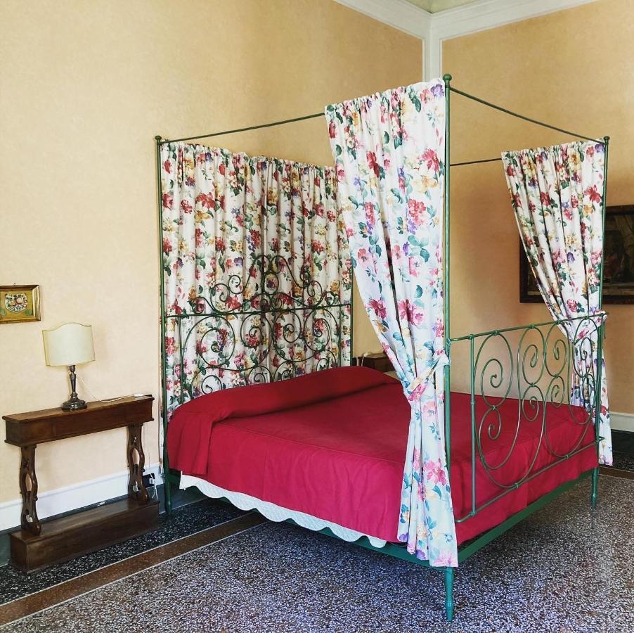 Palazzo Tucci Residenza D'Epoca Bed & Breakfast ลุคคา ภายนอก รูปภาพ