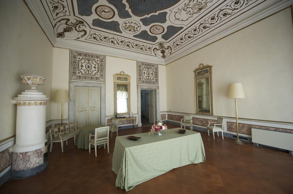 Palazzo Tucci Residenza D'Epoca Bed & Breakfast ลุคคา ห้อง รูปภาพ