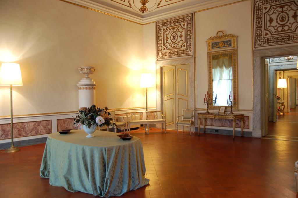 Palazzo Tucci Residenza D'Epoca Bed & Breakfast ลุคคา ห้อง รูปภาพ