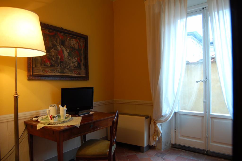 Palazzo Tucci Residenza D'Epoca Bed & Breakfast ลุคคา ห้อง รูปภาพ