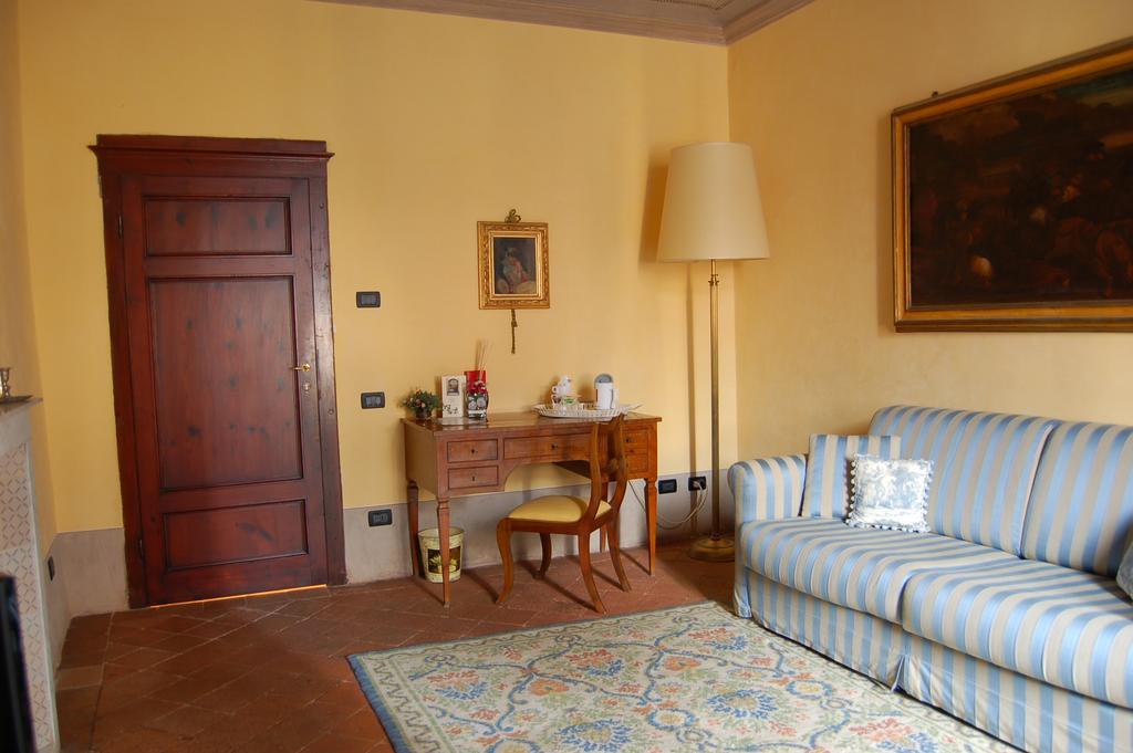Palazzo Tucci Residenza D'Epoca Bed & Breakfast ลุคคา ห้อง รูปภาพ