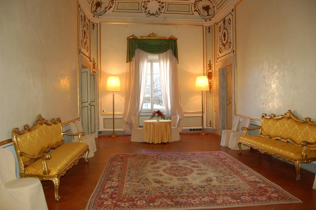 Palazzo Tucci Residenza D'Epoca Bed & Breakfast ลุคคา ภายนอก รูปภาพ