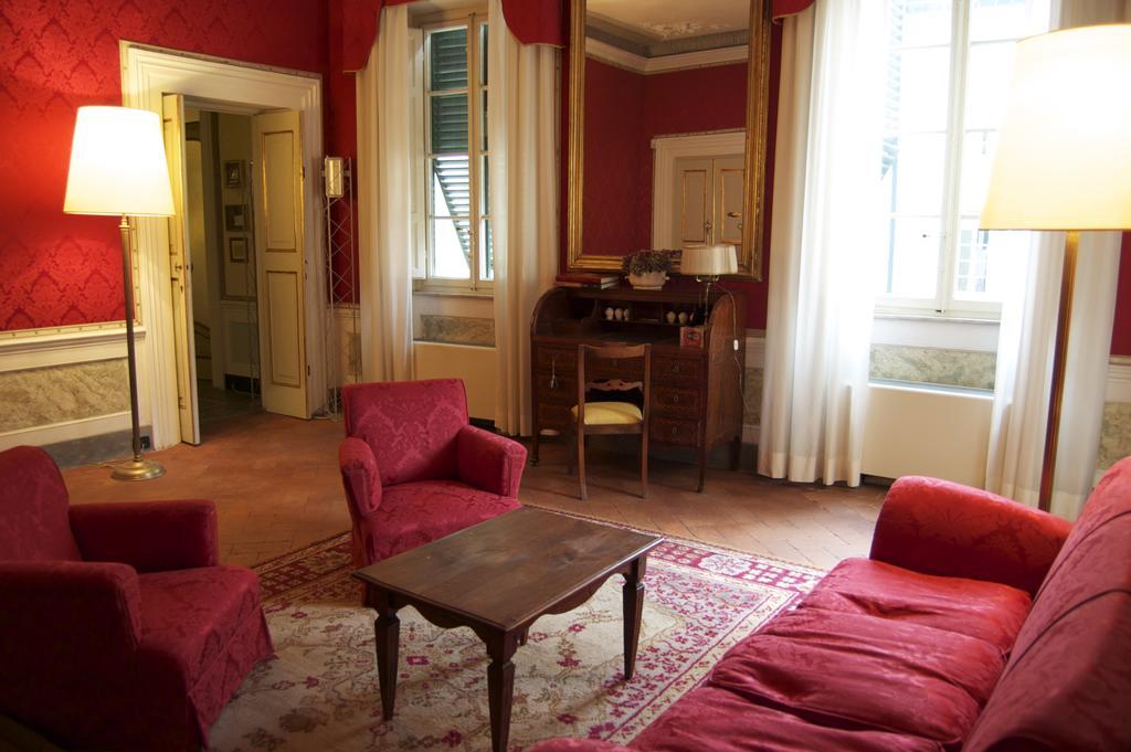 Palazzo Tucci Residenza D'Epoca Bed & Breakfast ลุคคา ภายนอก รูปภาพ