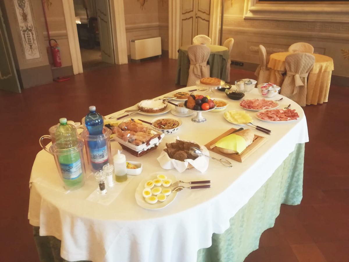 Palazzo Tucci Residenza D'Epoca Bed & Breakfast ลุคคา ภายนอก รูปภาพ