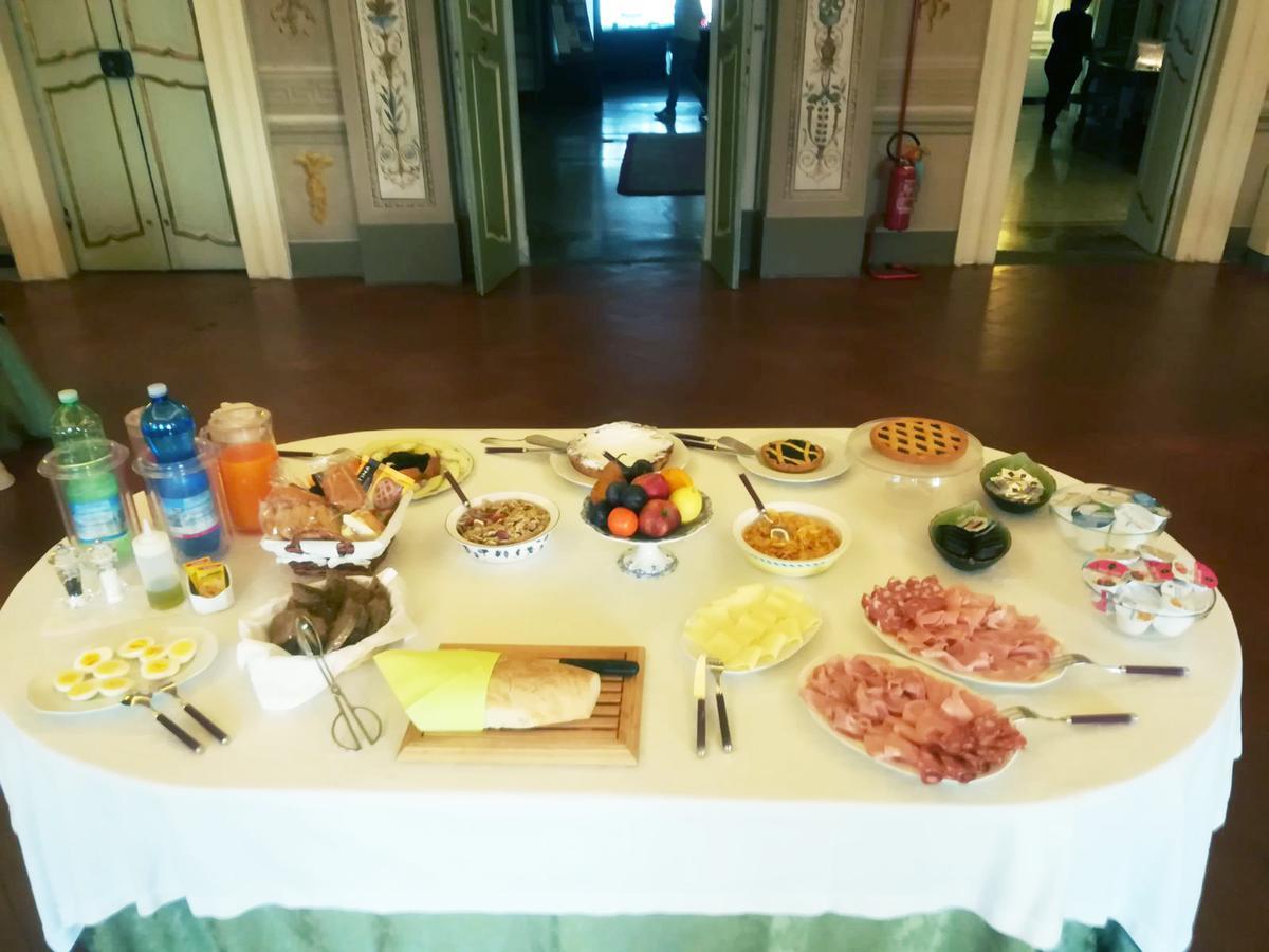 Palazzo Tucci Residenza D'Epoca Bed & Breakfast ลุคคา ภายนอก รูปภาพ