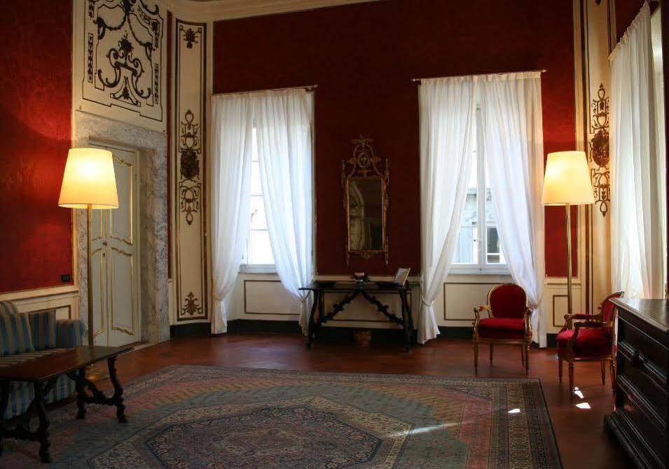Palazzo Tucci Residenza D'Epoca Bed & Breakfast ลุคคา ภายนอก รูปภาพ