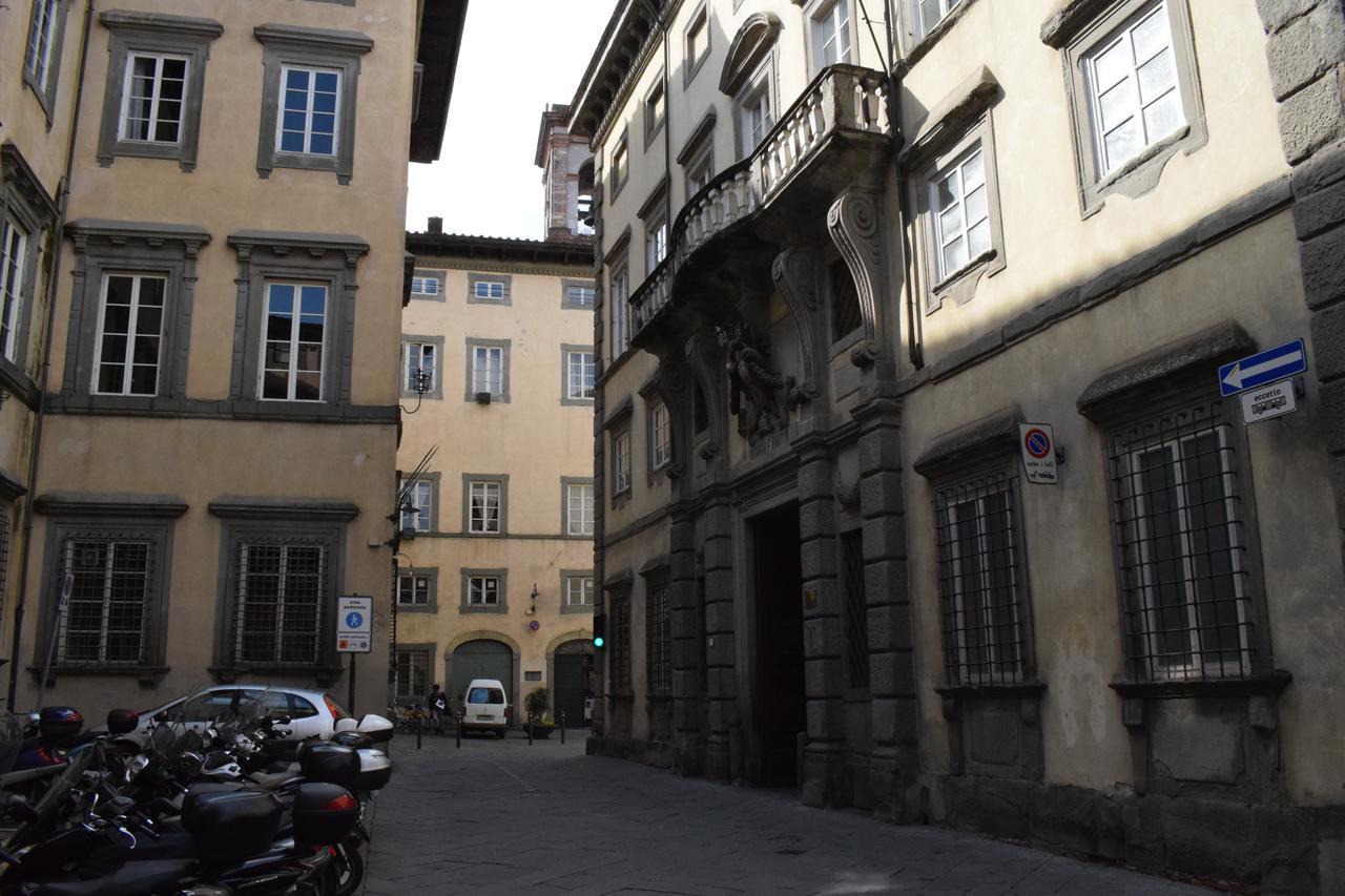 Palazzo Tucci Residenza D'Epoca Bed & Breakfast ลุคคา ภายนอก รูปภาพ