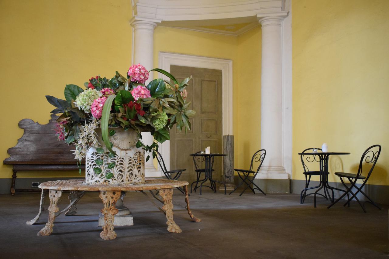 Palazzo Tucci Residenza D'Epoca Bed & Breakfast ลุคคา ภายนอก รูปภาพ