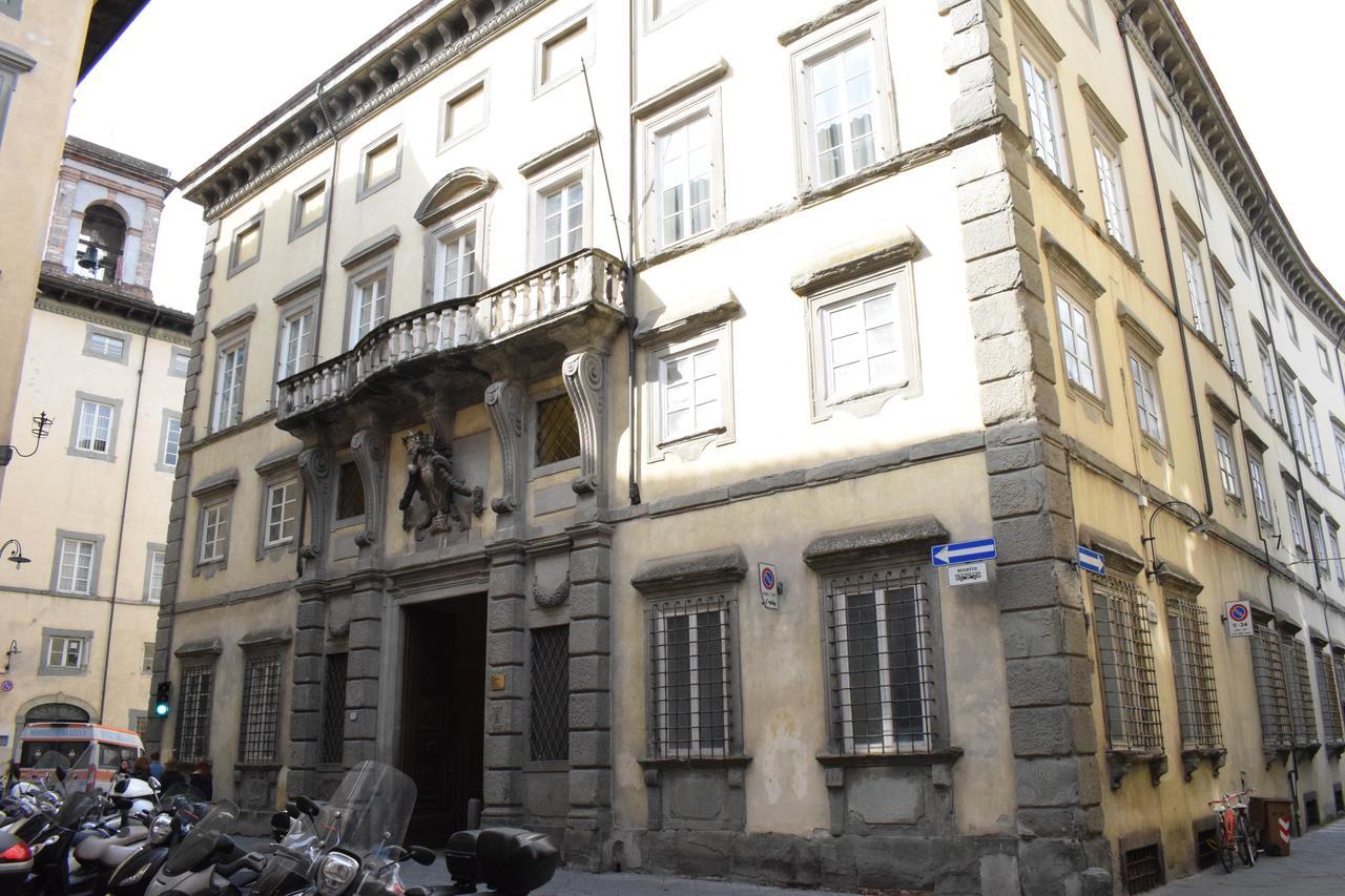 Palazzo Tucci Residenza D'Epoca Bed & Breakfast ลุคคา ภายนอก รูปภาพ