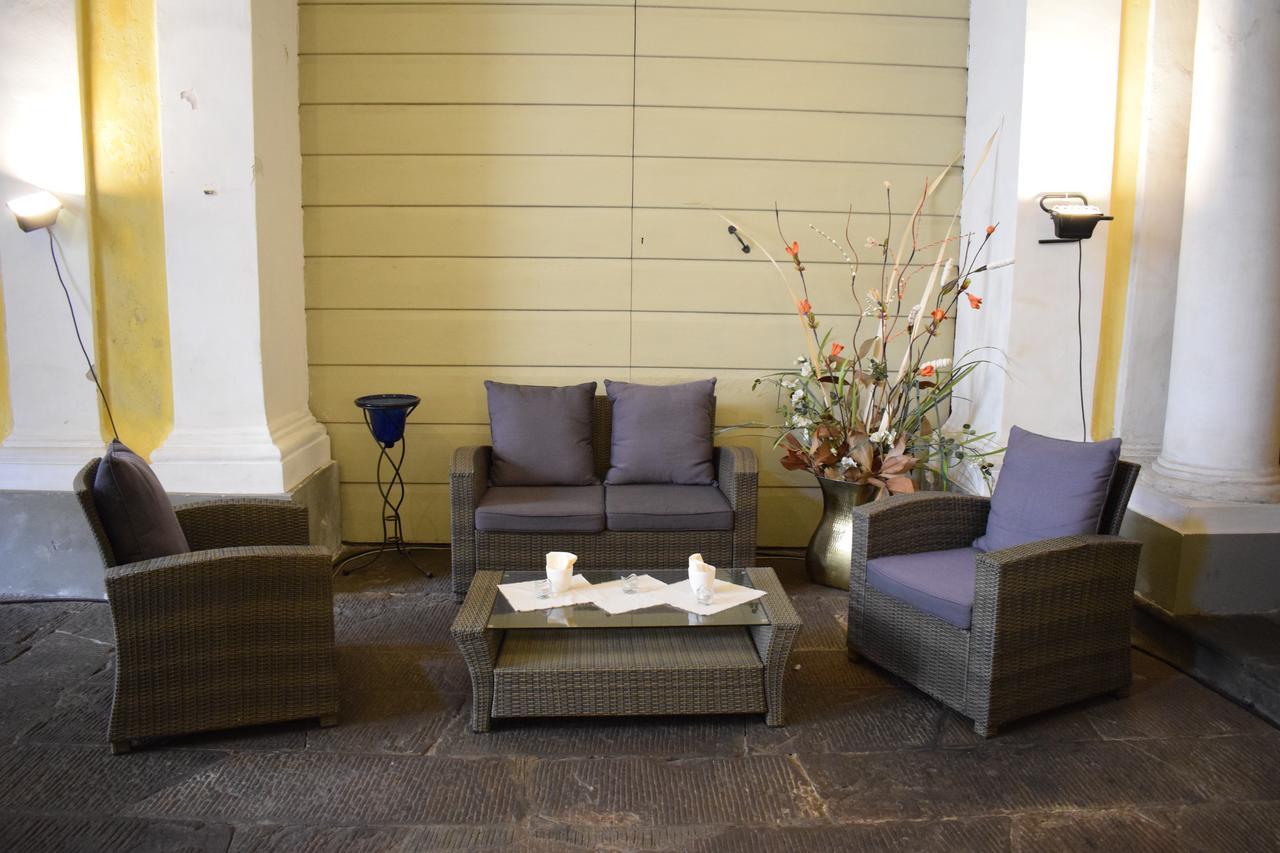 Palazzo Tucci Residenza D'Epoca Bed & Breakfast ลุคคา ภายนอก รูปภาพ