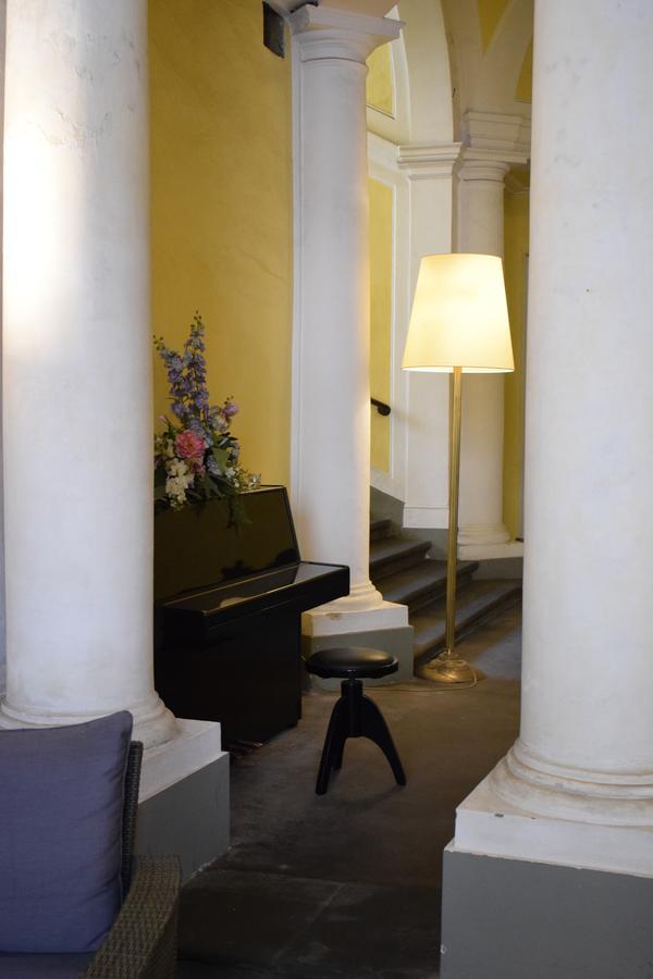 Palazzo Tucci Residenza D'Epoca Bed & Breakfast ลุคคา ภายนอก รูปภาพ