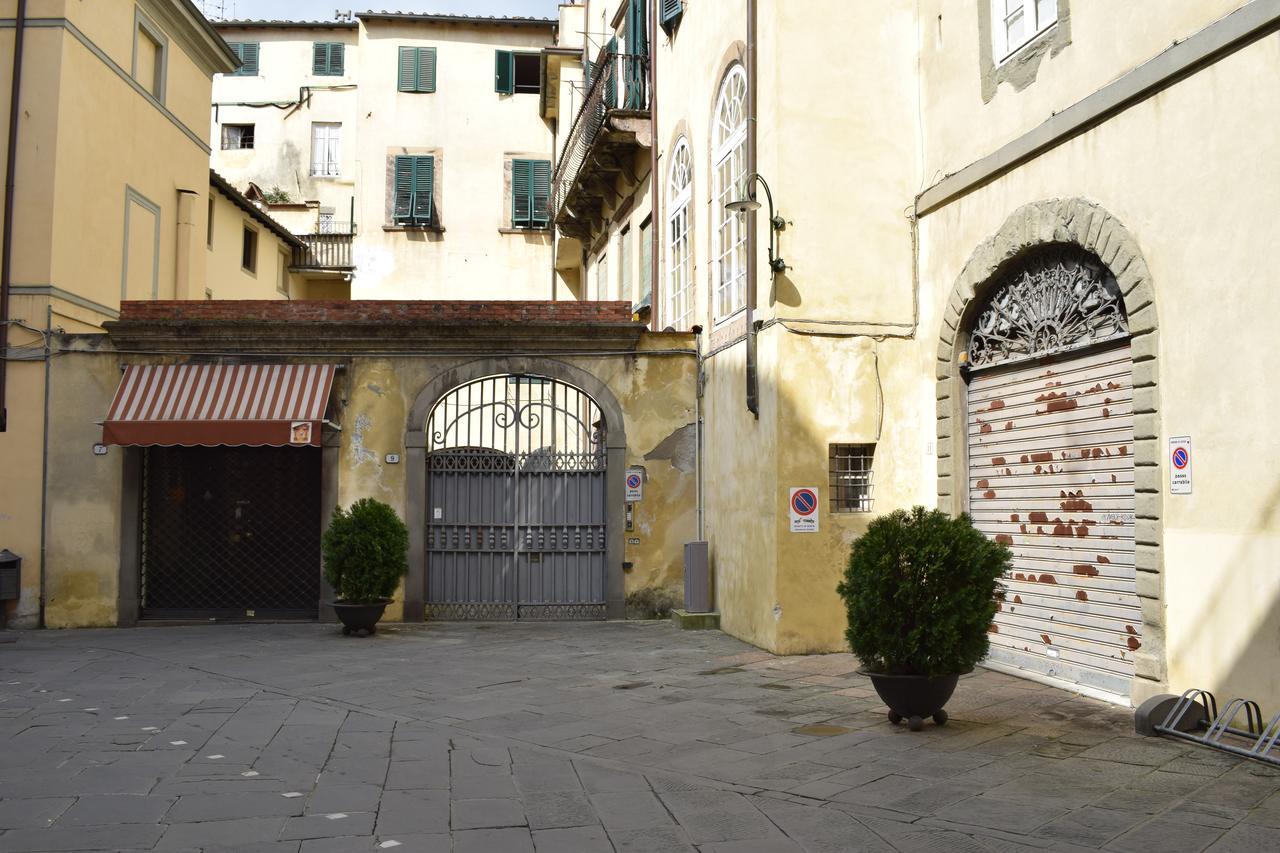 Palazzo Tucci Residenza D'Epoca Bed & Breakfast ลุคคา ภายนอก รูปภาพ
