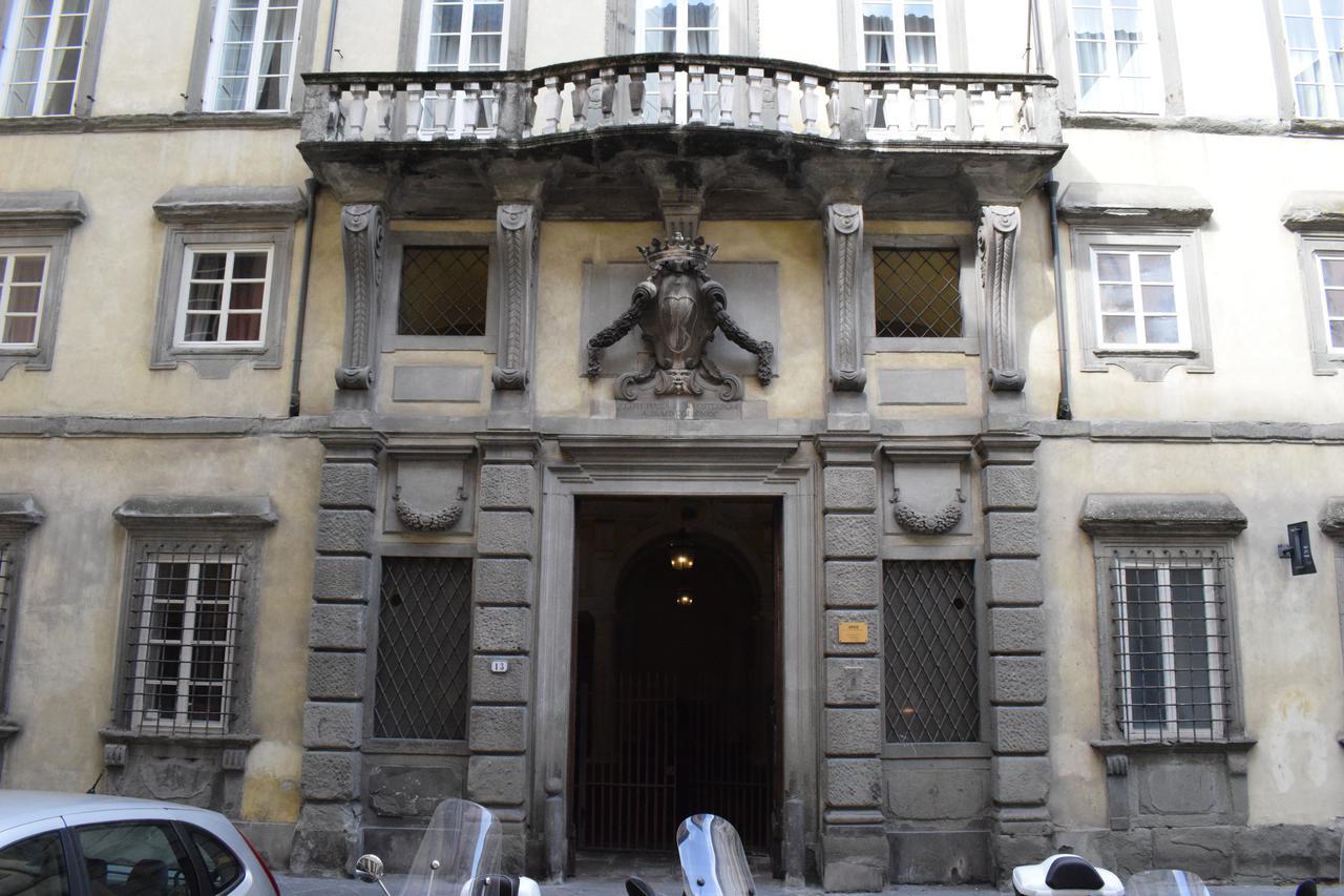 Palazzo Tucci Residenza D'Epoca Bed & Breakfast ลุคคา ภายนอก รูปภาพ