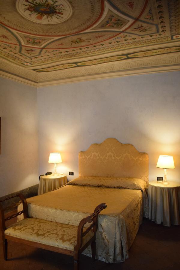 Palazzo Tucci Residenza D'Epoca Bed & Breakfast ลุคคา ภายนอก รูปภาพ
