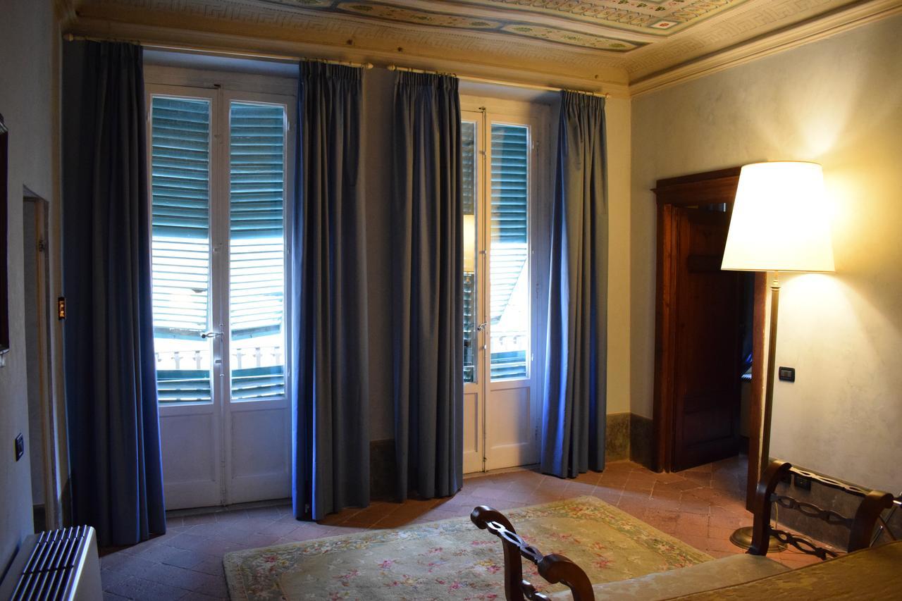 Palazzo Tucci Residenza D'Epoca Bed & Breakfast ลุคคา ภายนอก รูปภาพ